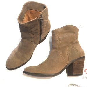 Ax 10 BCBGENERATION Taupe Suede Ankle Booties